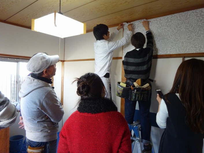 職人さんに教わるDIYワークショップ＜輸入壁紙貼り＞開催しました