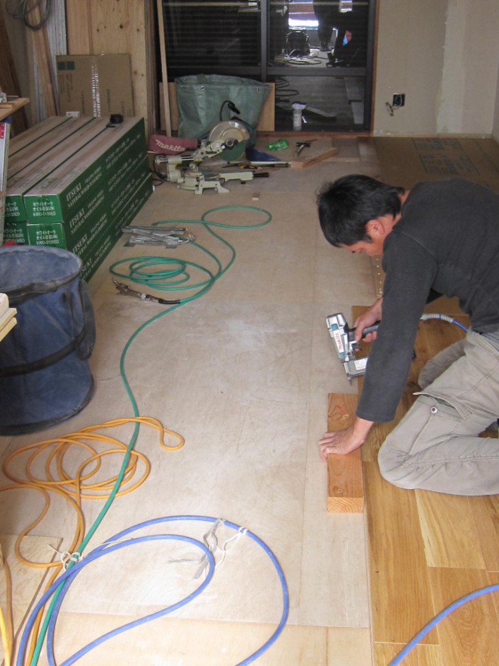 ＼参加者募集中！／職人さんに教わるDIYワークショップ＜無垢の床貼り＞開催します
