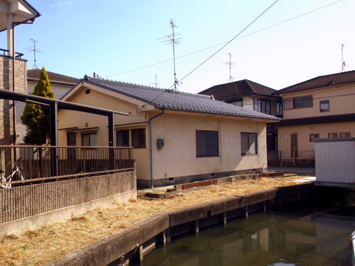 ＼ご契約済み／用水路沿いの角地にある平屋 岡山市南区妹尾